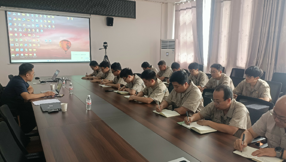 強(qiáng)化安全監(jiān)管   筑牢安全防線